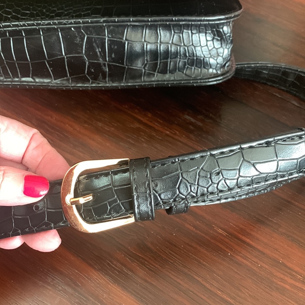 Badiya Belt Bag Embossed Vegan Fanny Pack Faux Leather NWOT EUC - Picture 13 of 14